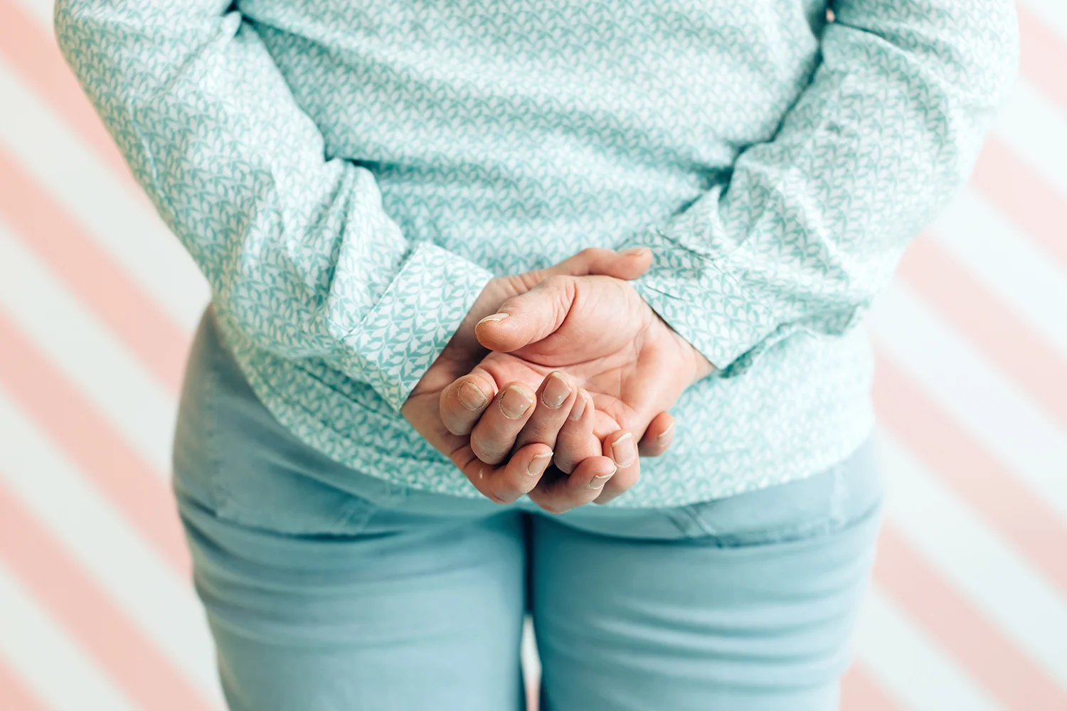 close up on the hands of an elderly woman behind